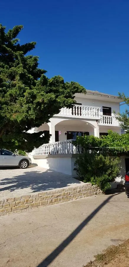 Apartmani Ivanka Šimuni بيت ضيافة
